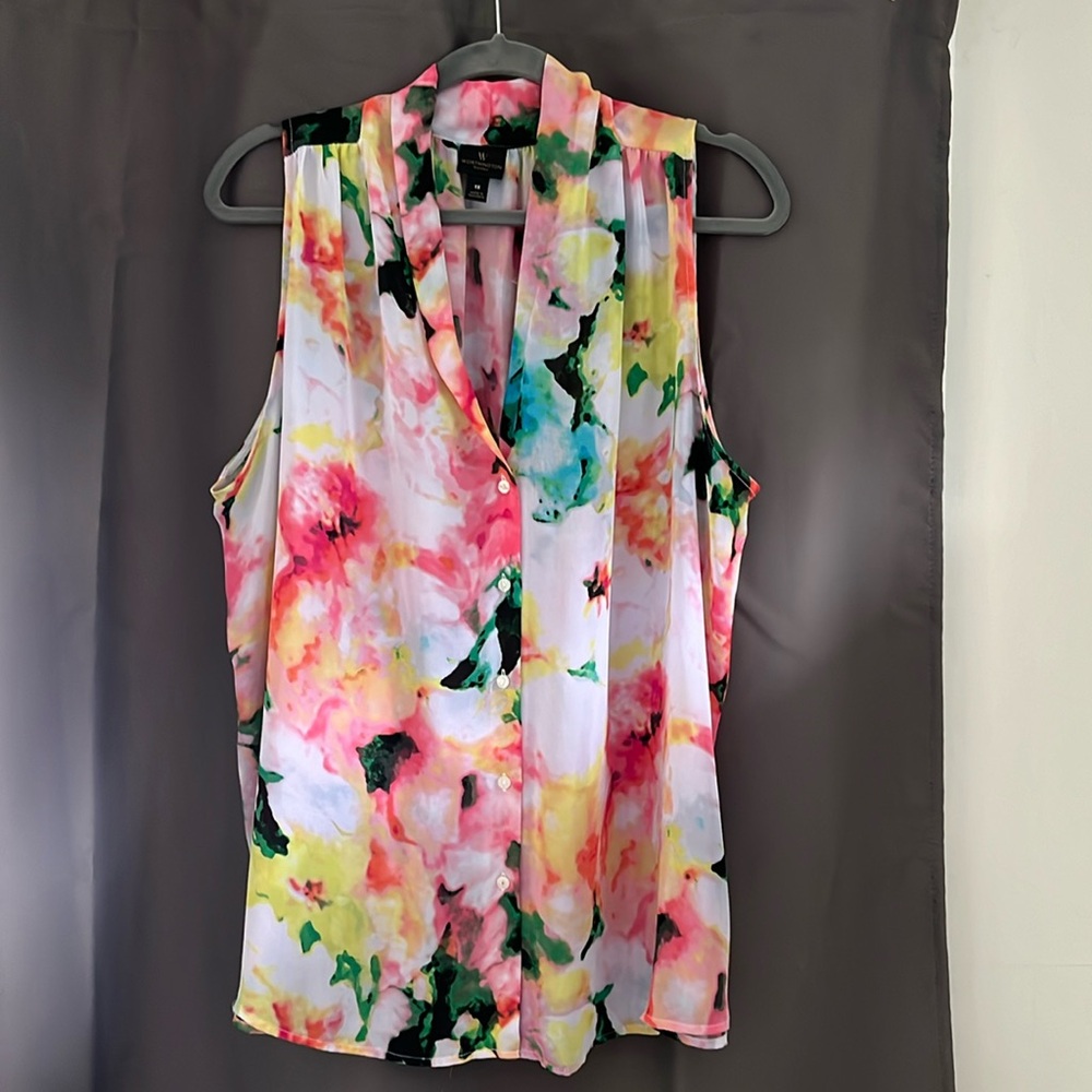 Women’s floral sleeveless blouse